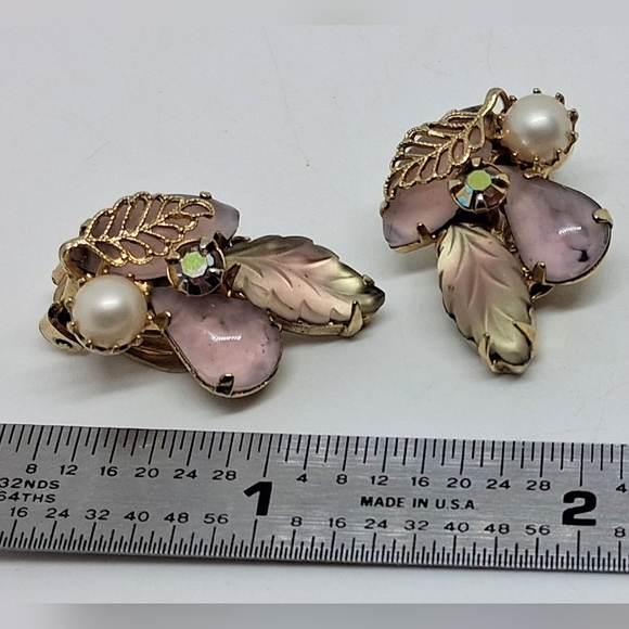* Vintage Signed Kramer Pink & Opal Glass Clip On Earrings - Picture 2 of 4